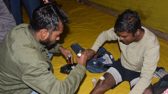 Protester showing injury after lathi charge on him during dharna for re-exam at Gardanibagh in Patna.(Photo by Santosh Kumar)